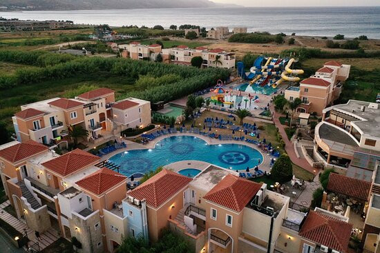 Chrispy Waterpark Resort主图