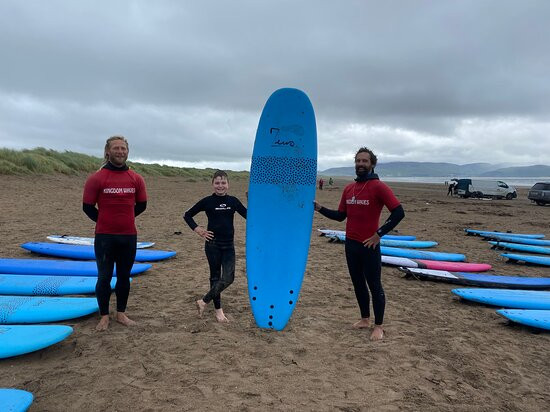 Kingdom Waves Surf School-特拉利必去景点