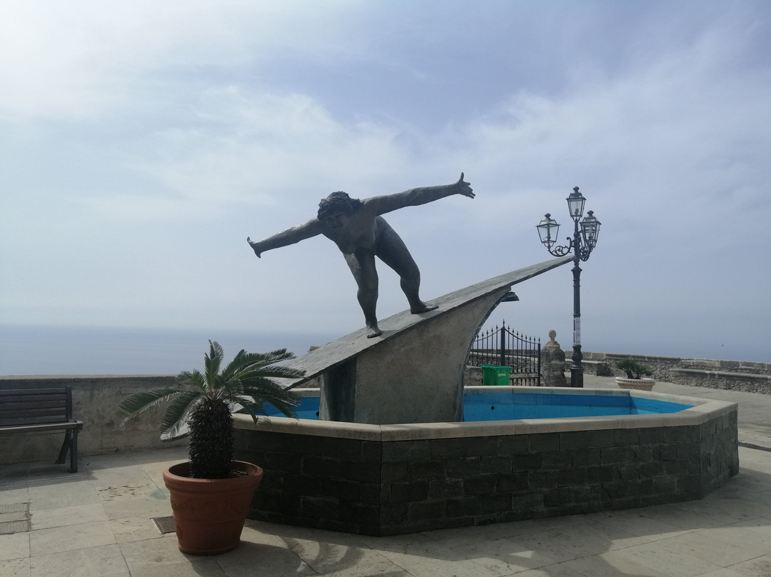 Statua Della Surfista Di Salvatore Fiume景点图片