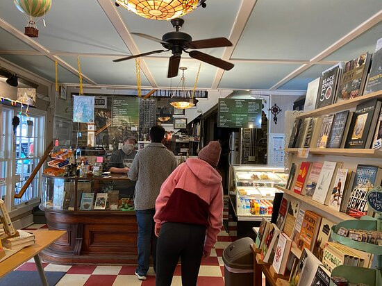 Little Switzerland Books & Beans景点图片