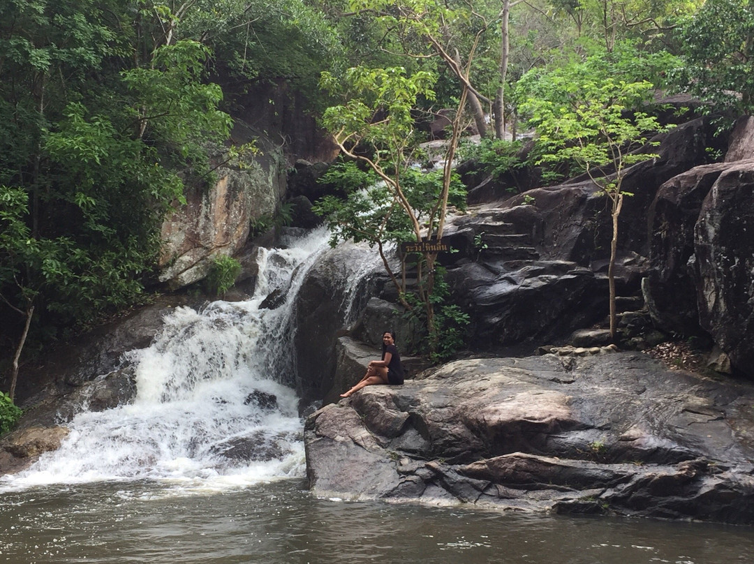 Huai Yang Waterfall National Park景点图片