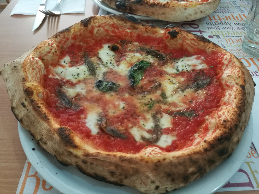 Solaro餐馆和美食-La Partenope Pizzeria