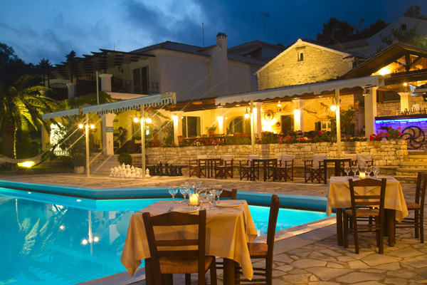 Mpogdanatika餐馆和美食-Capasa Restaurant By Paxos Club