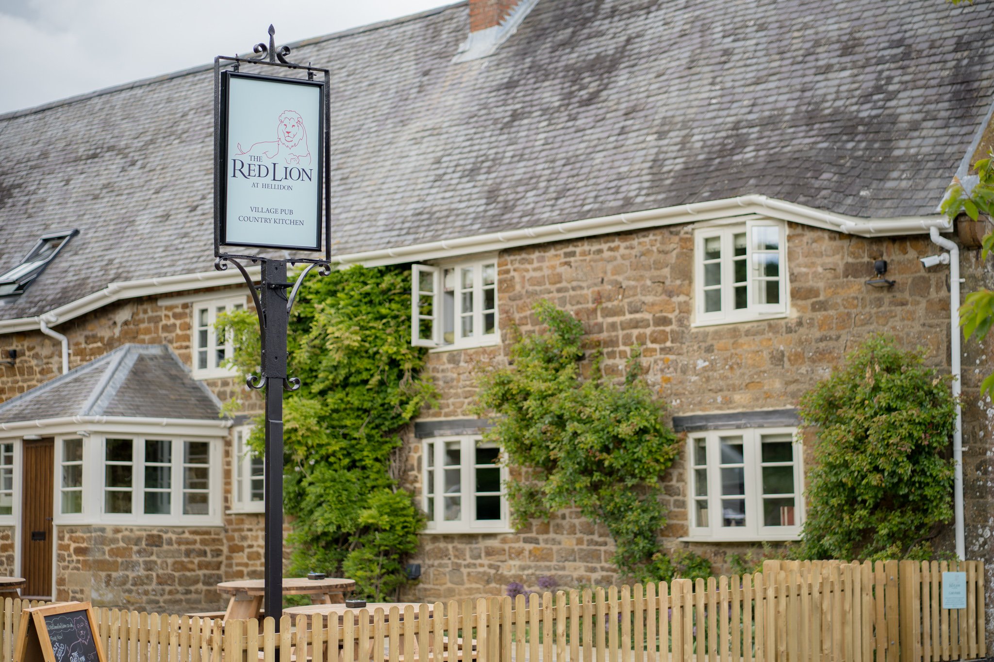 The Red Lion-官方