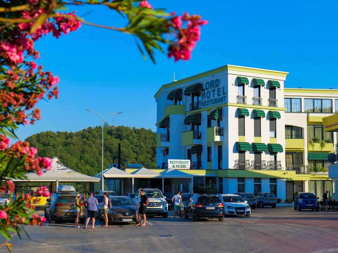 Maneza e Re酒店住宿-Lord Hotel & Restaurant At AutoStation