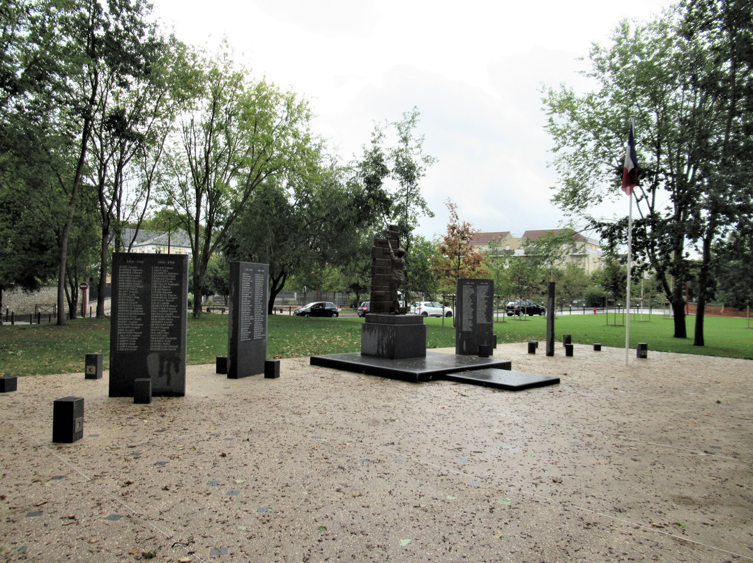 Monument Aux Morts景点图片