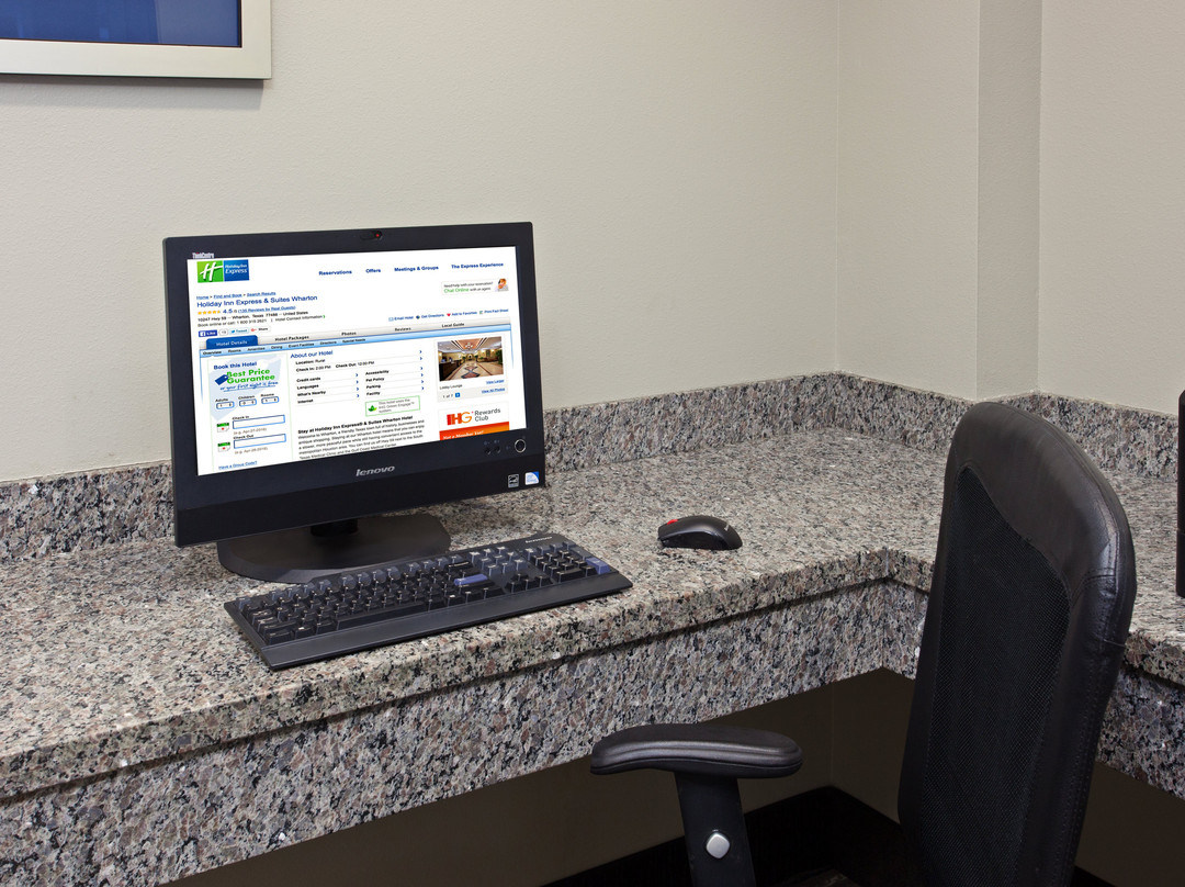 Holiday Inn Express Suites Wharton by IHG主图