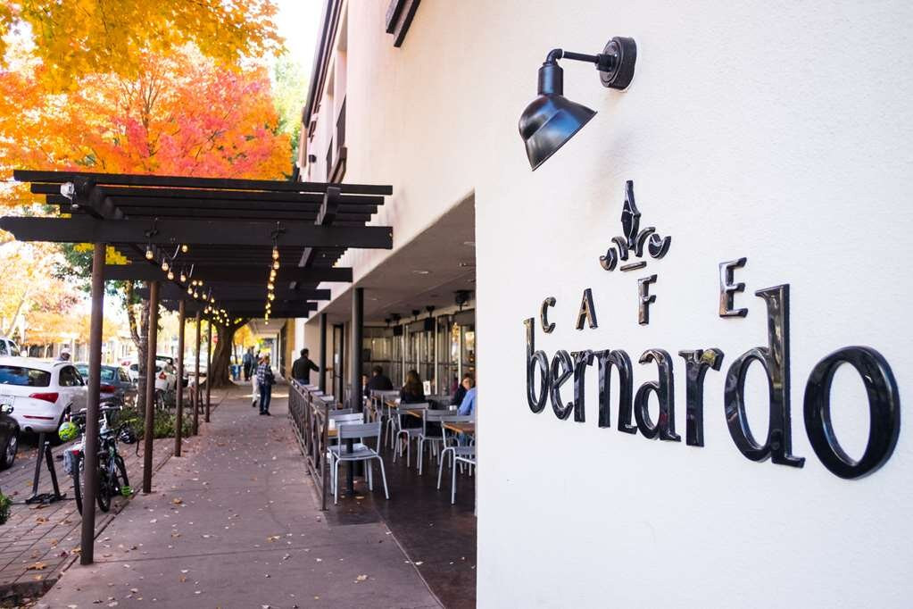 Best Western Plus Palm Court Hotel主图