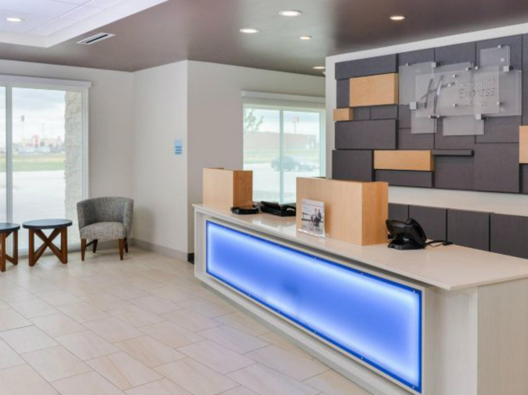 Holiday Inn Express Alliance By IHG主图