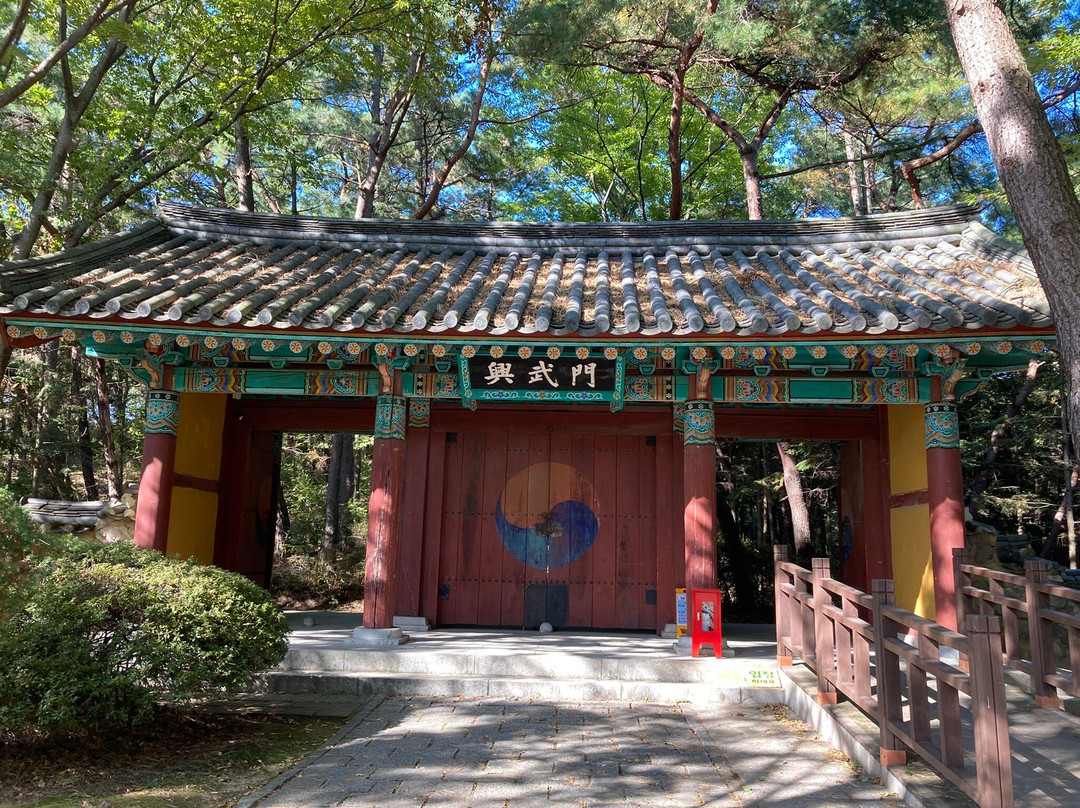 Tomb of General Kim Yu Shin-庆州市必去景点