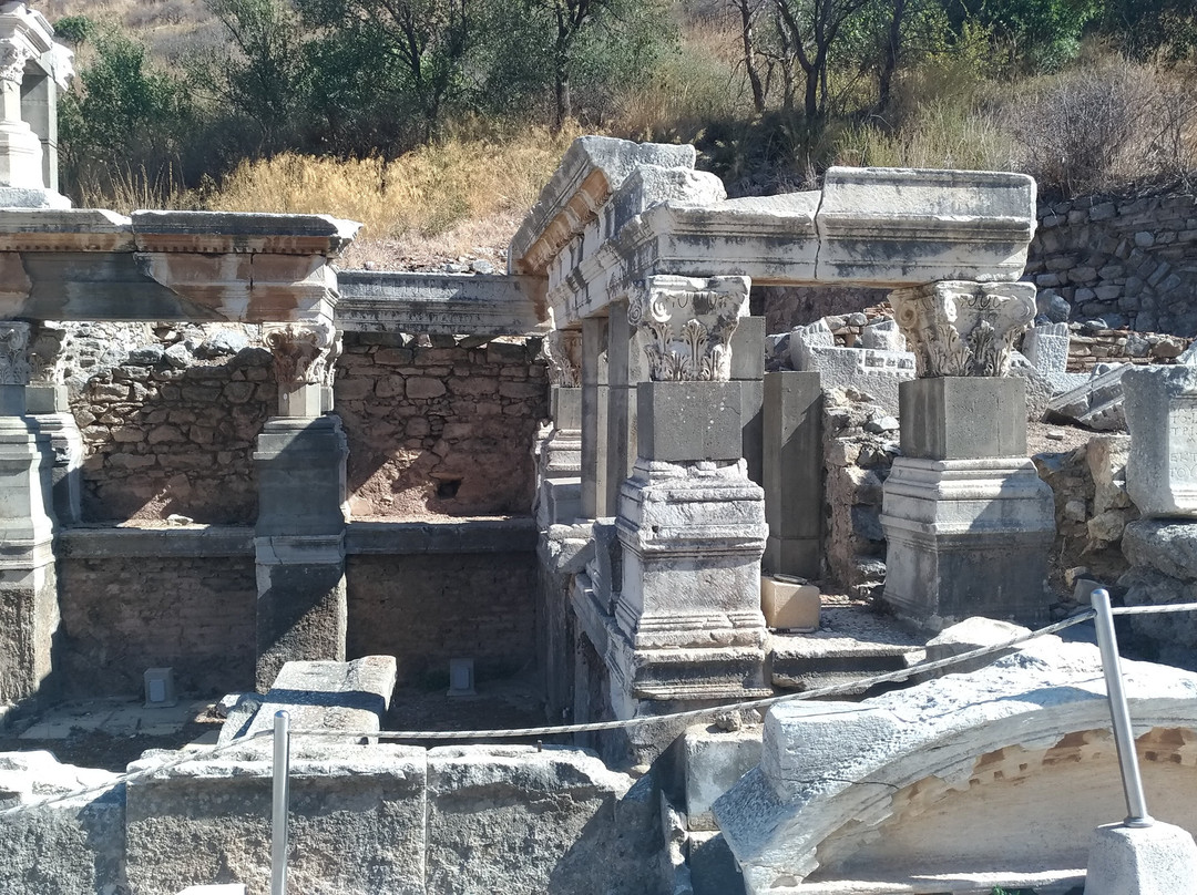 Trajan's Fountain景点图片