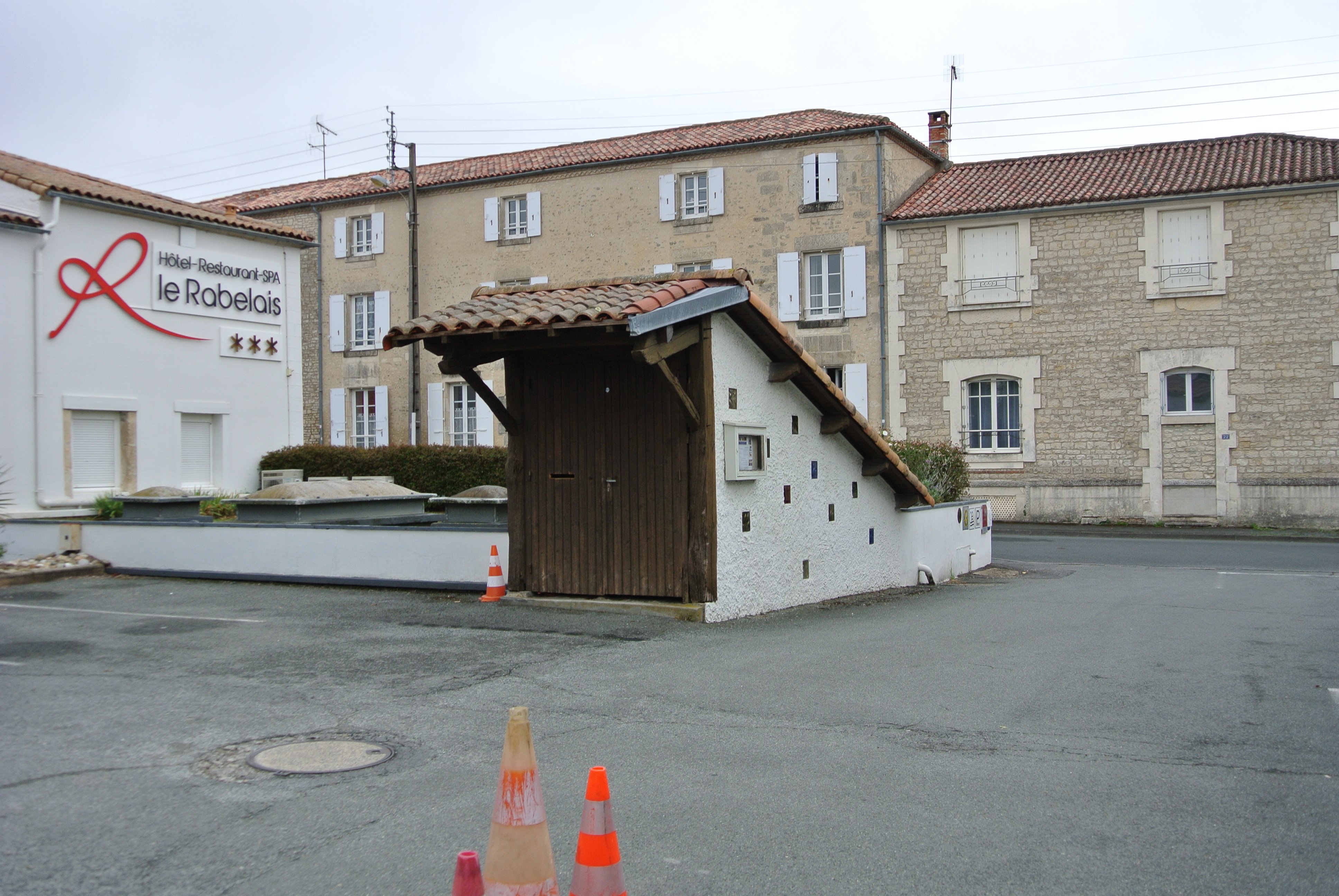 Logis Hôtel Restaurant Spa le Rabelais-浴室