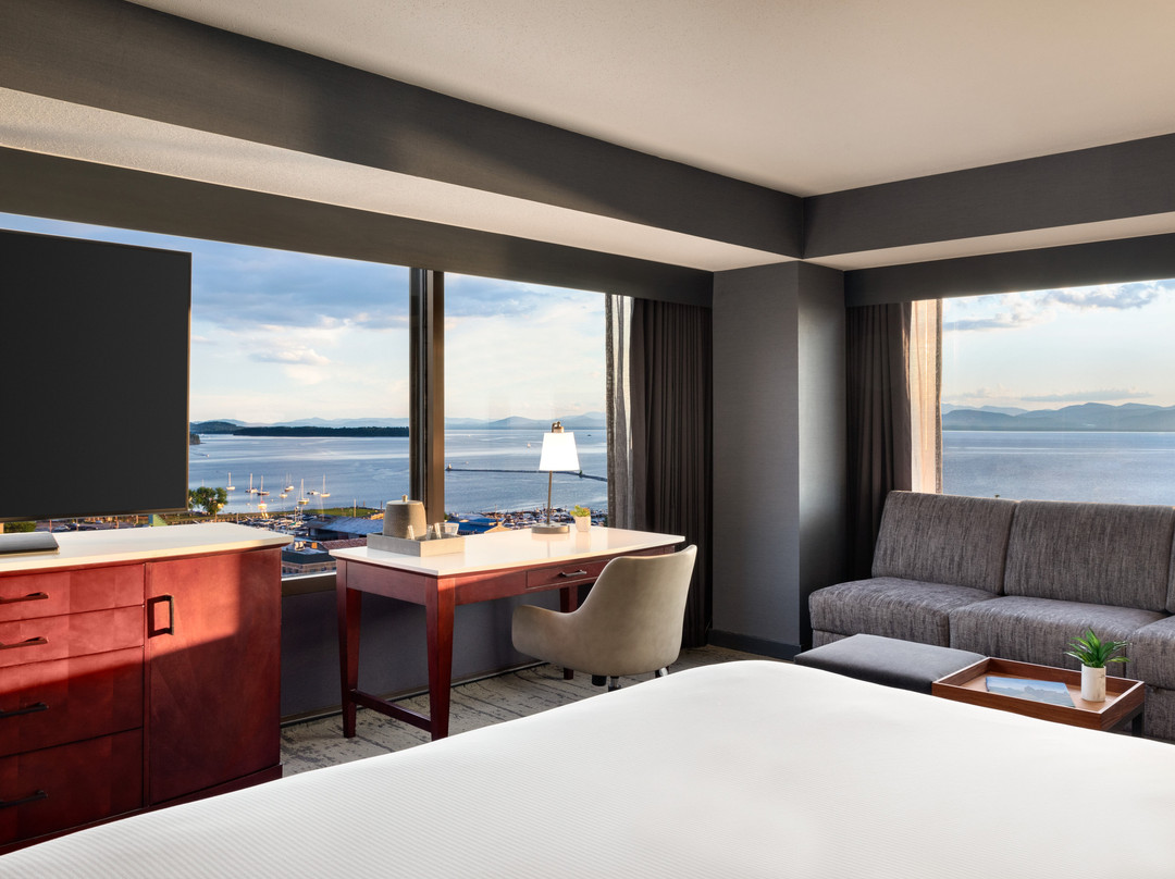 伯灵顿希尔顿酒店主图