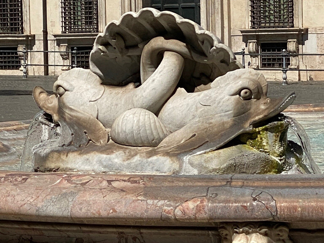 Fontana in Piazza Colonna景点图片