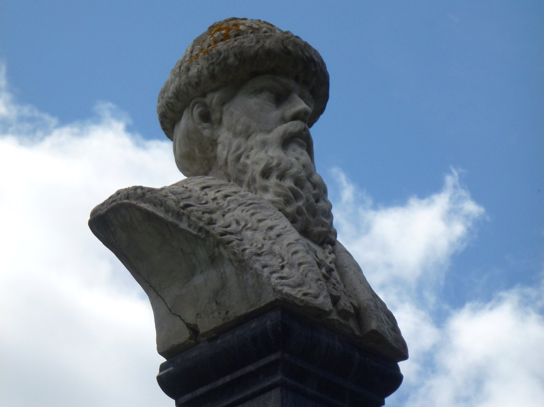 Monument to Prince Vasiliy I-Ples必去景点