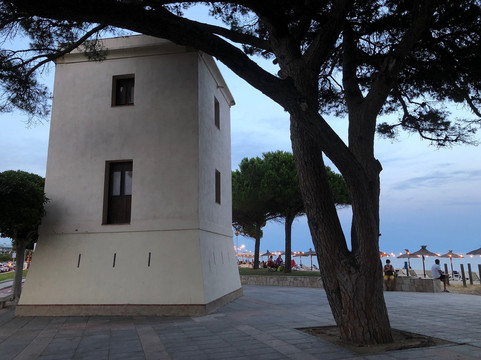 Torre de l'Esquirol-坎布里尔斯必去景点