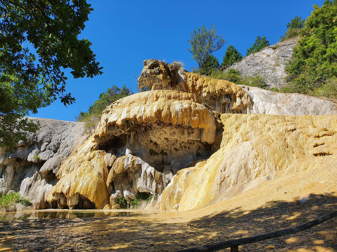 The Petrifying Fountain of Réotier景点图片