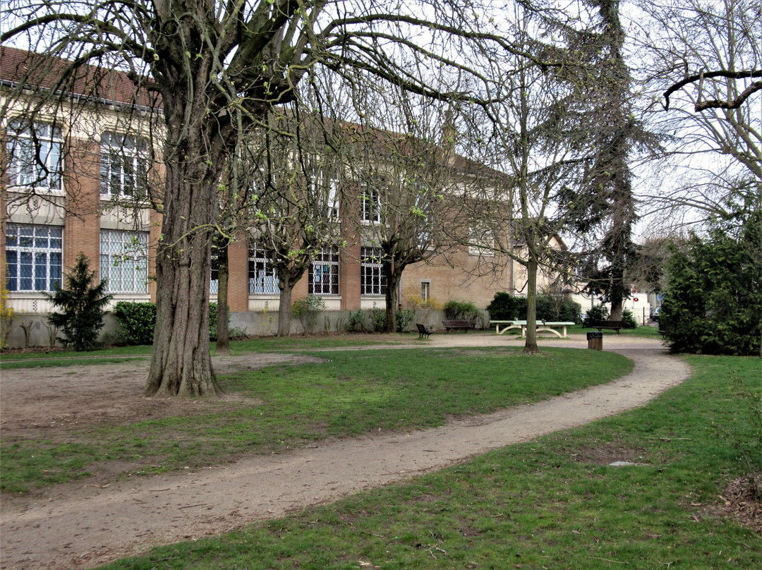 Square de la Pie-圣莫代福塞必去景点