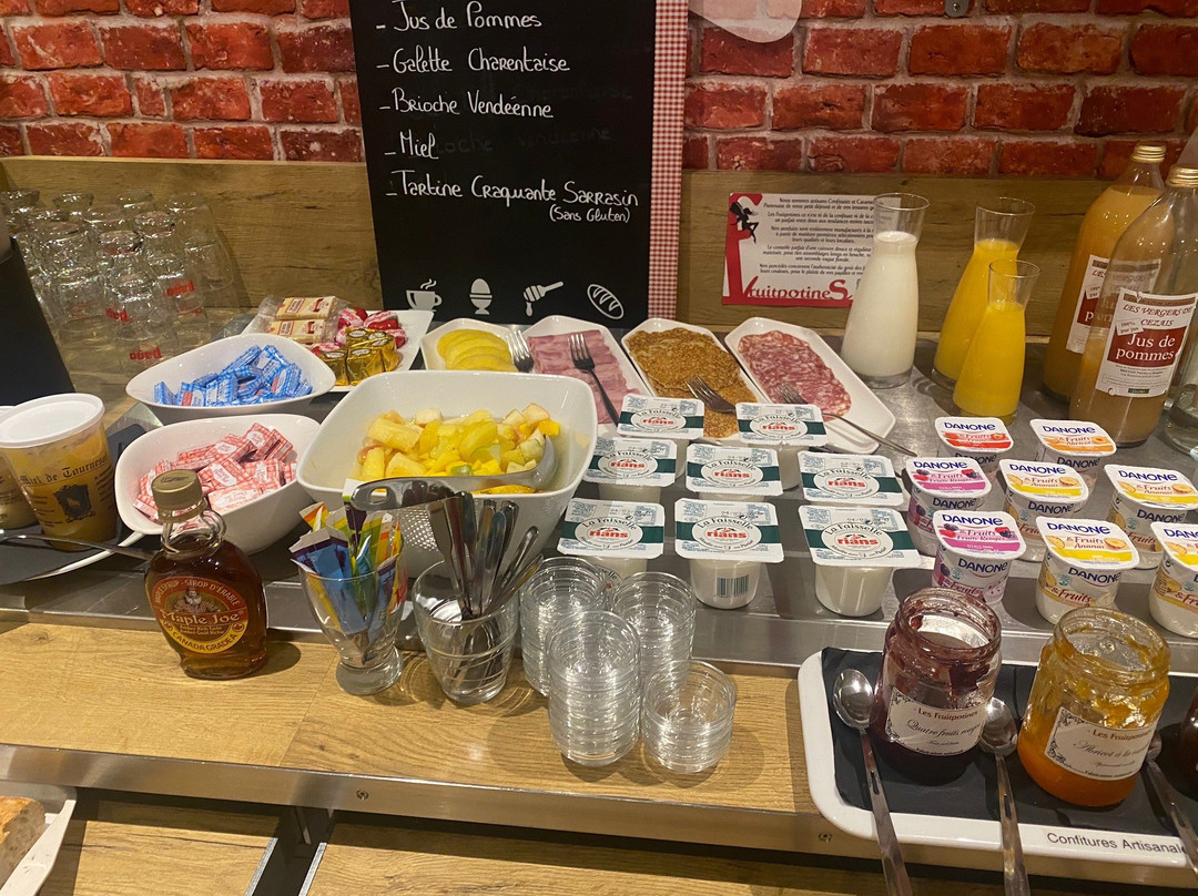 Brit Hotel La Rochelle Périgny主图