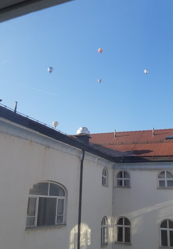 UNI Youth Hostel主图