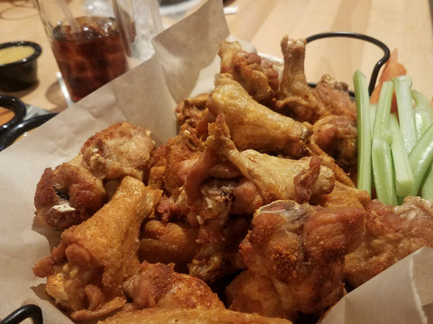 Big Kahuna Wings - West Town主图