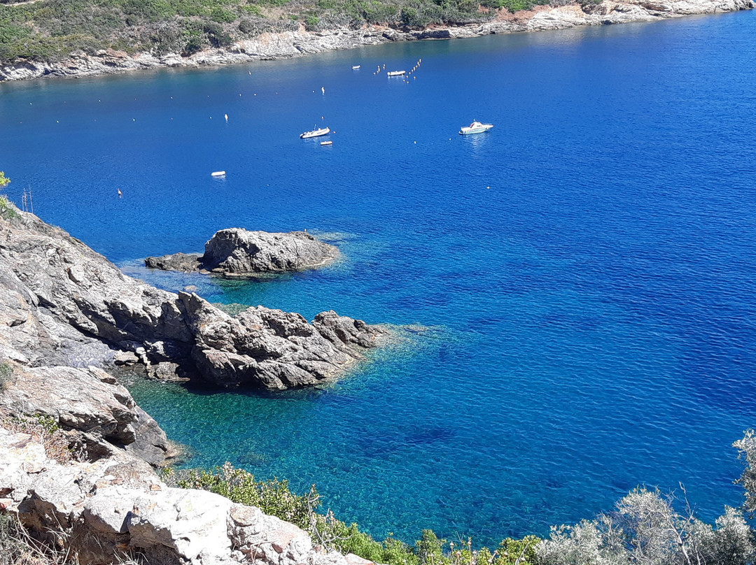 Spiaggia di Barbarossa-Porto Azzurro必去景点