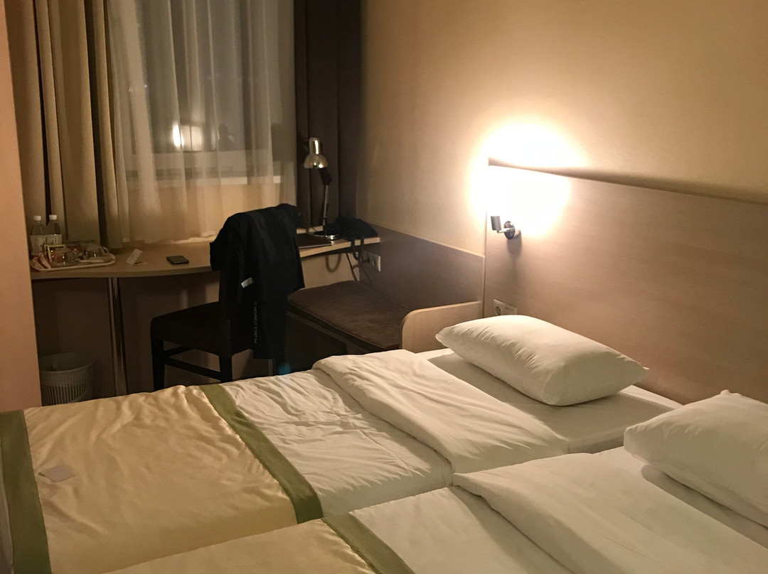 Open City Hotel主图