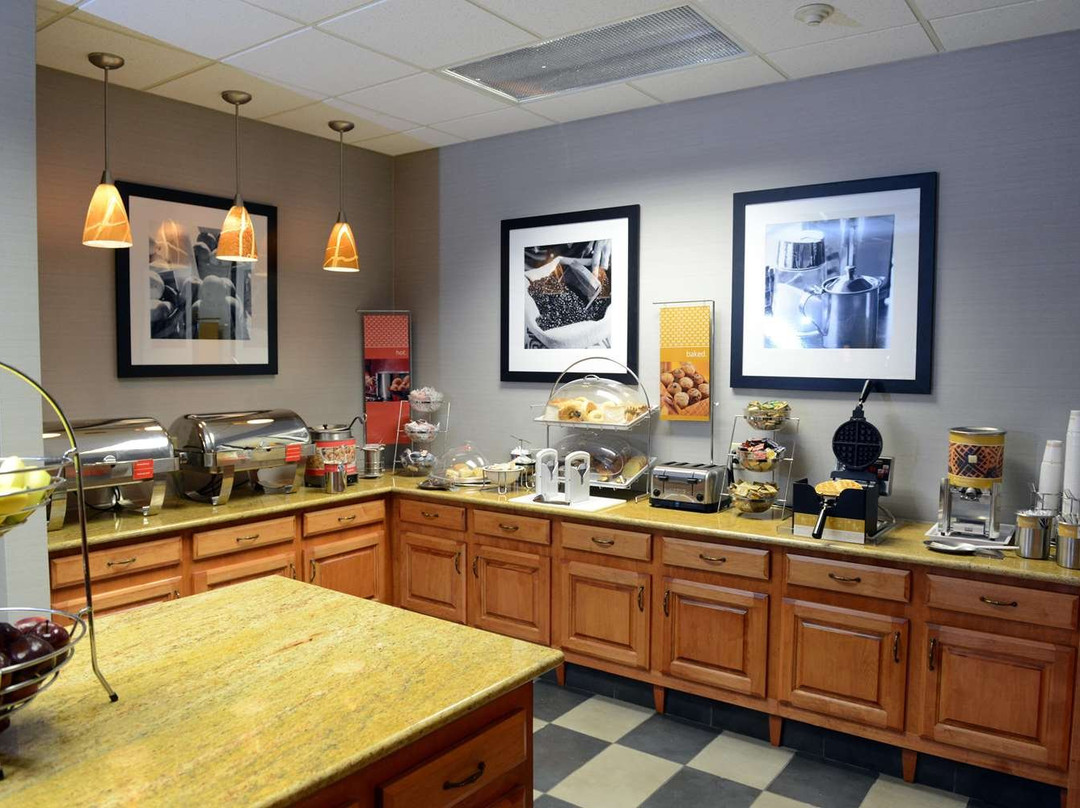 Hampton Inn and Suites by Hilton Windsor主图