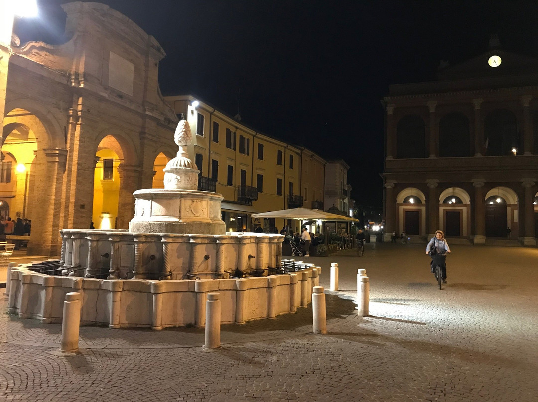 Fontana della Pigna-里米尼必去景点