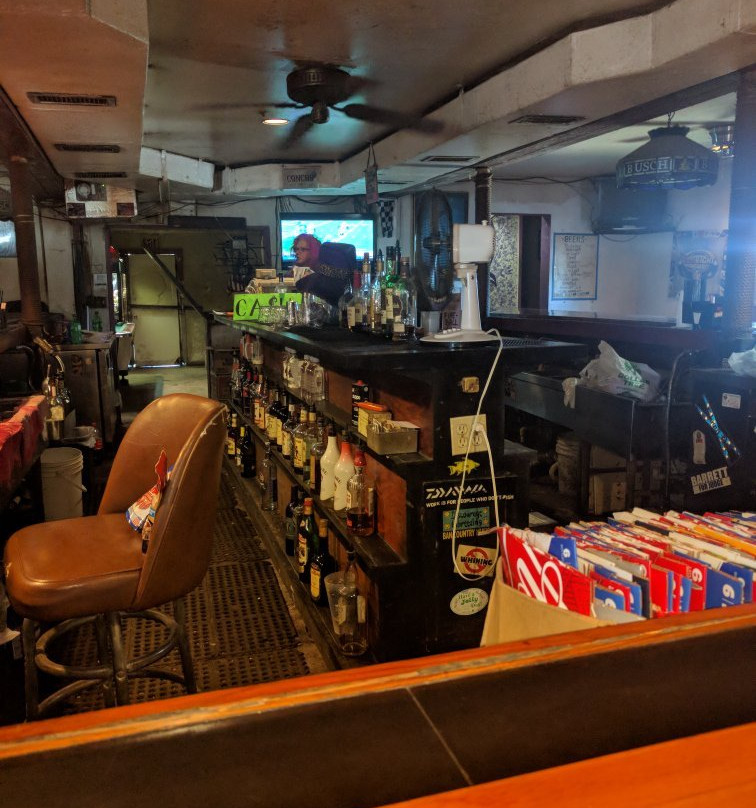 Big Coppitt Key餐馆和美食-Purple Porpoise Pub