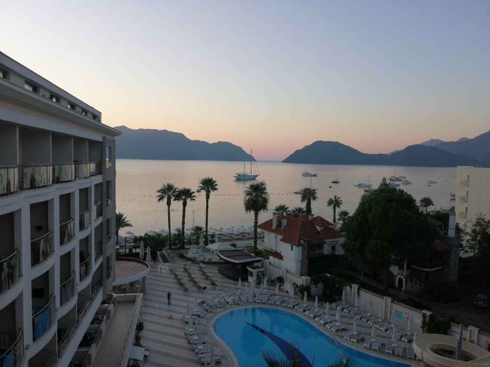 Golden Rock Beach Hotel主图