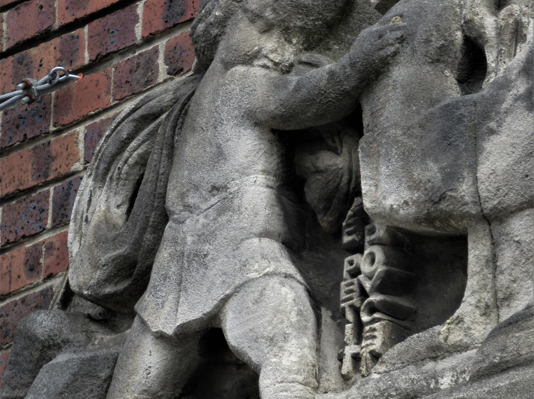 Bas-relief "Le Conte du petit Poucet"-Romainville必去景点