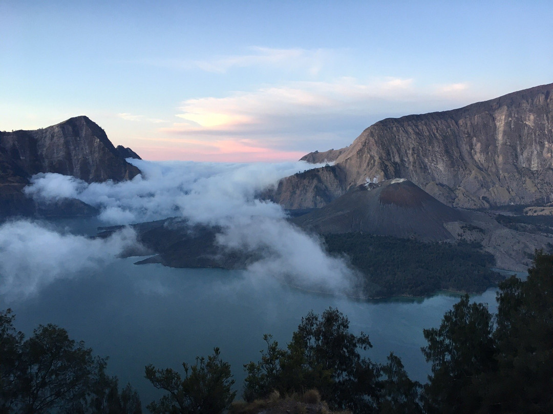 Central Rinjani Trekking景点图片