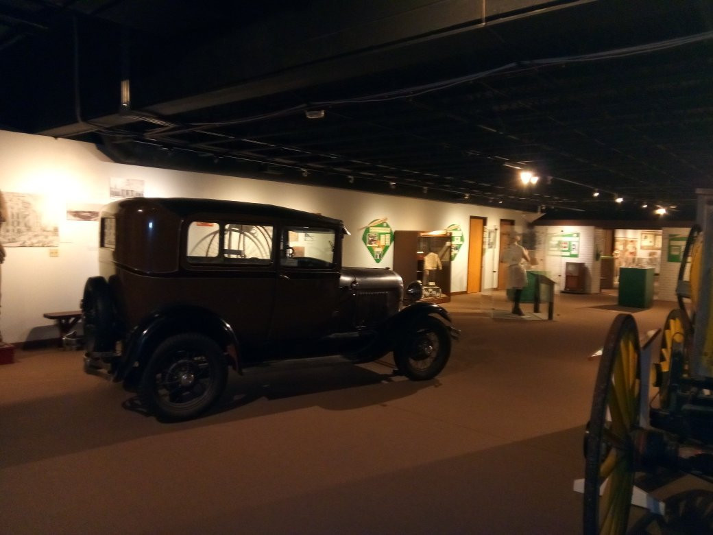 Midway Village & Museum Center-罗克福德必去景点