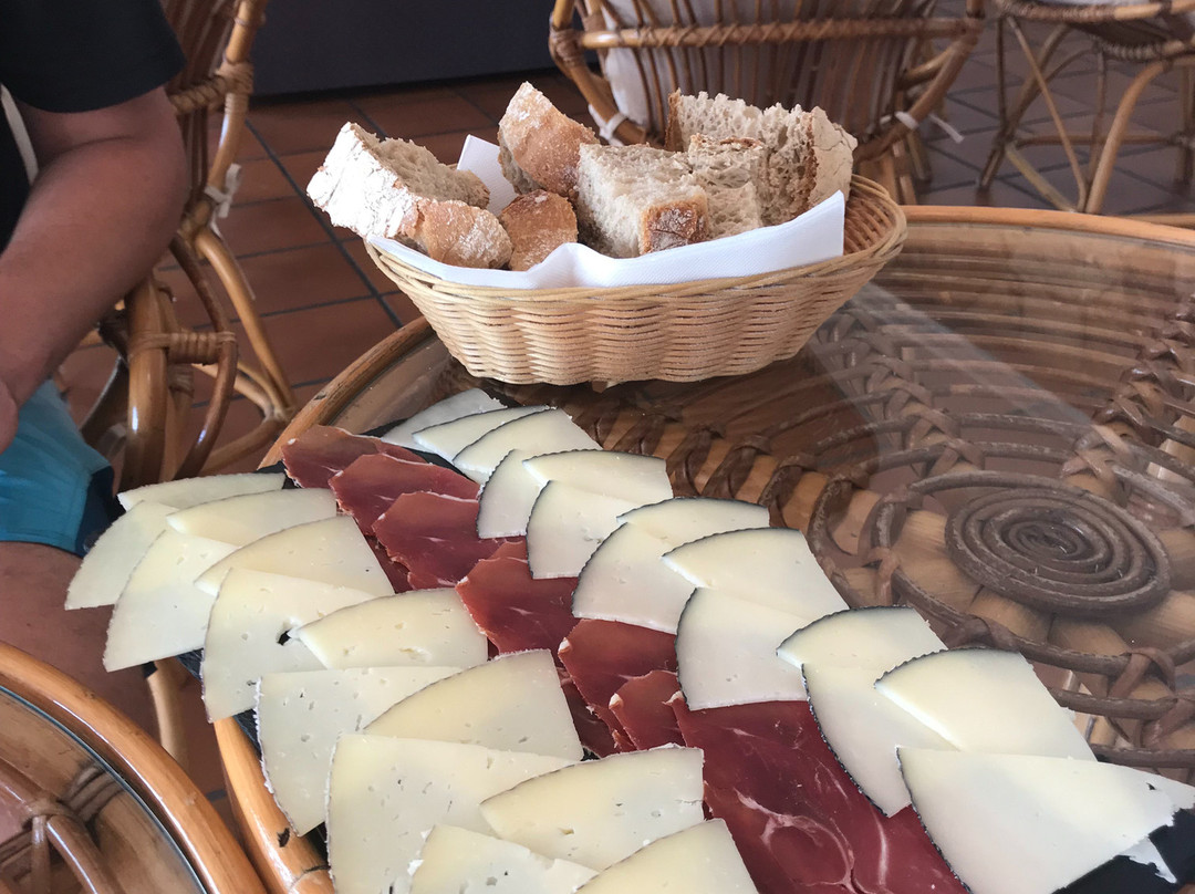 玛阿祖尔酒店主图