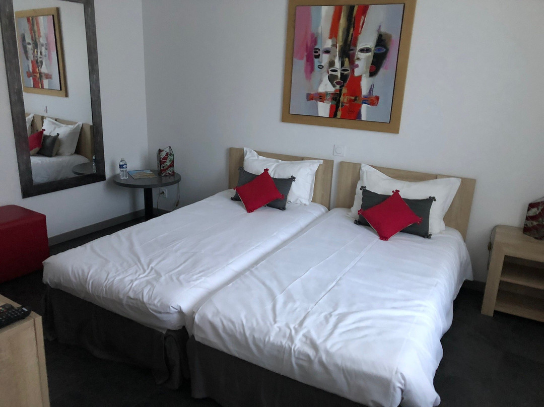 Les Pirondeaux主图