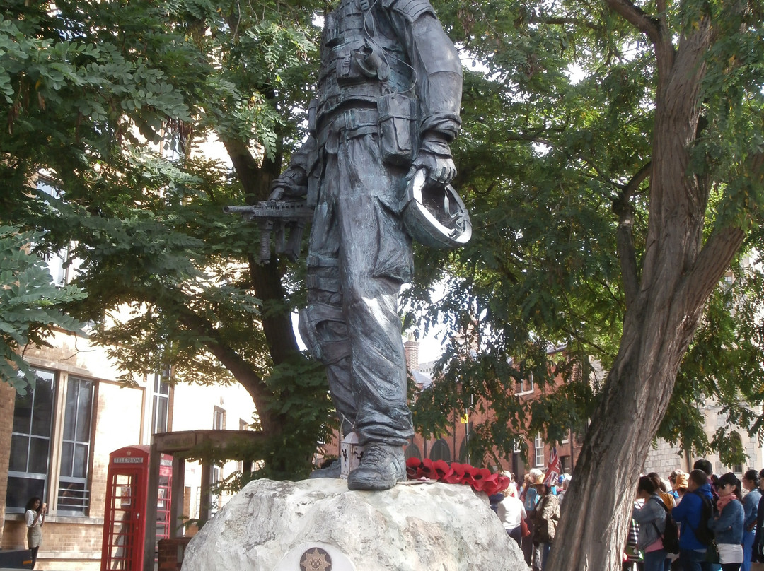 Irish Guardsman Statue-温莎必去景点