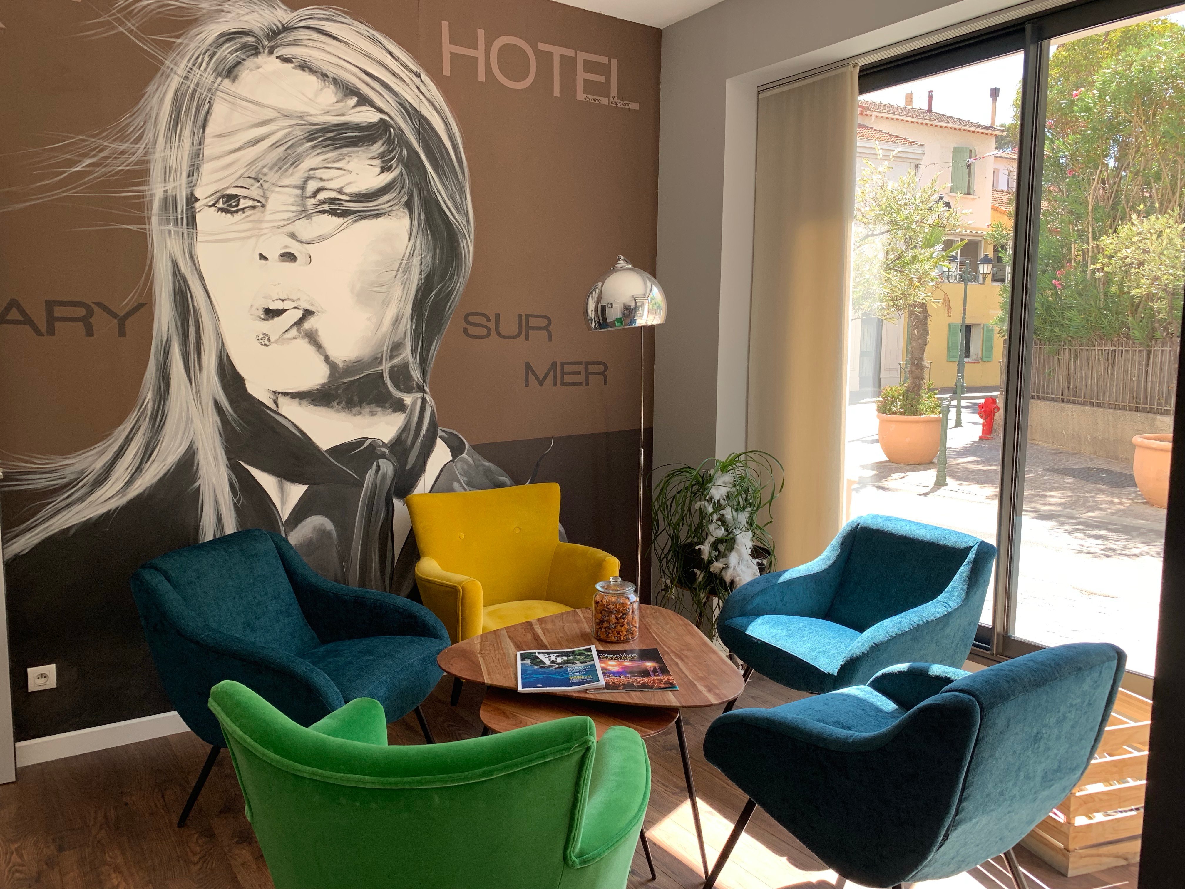 Holidays & Work Hotel-官方