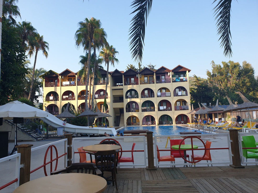 Green Paradise Beach Hotel主图