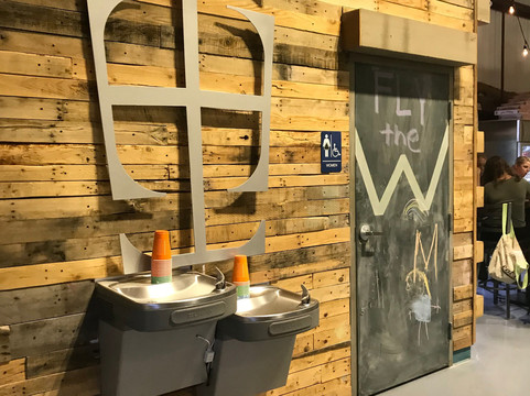 Idyll Hounds Brewing Company-圣罗萨海滩必去景点