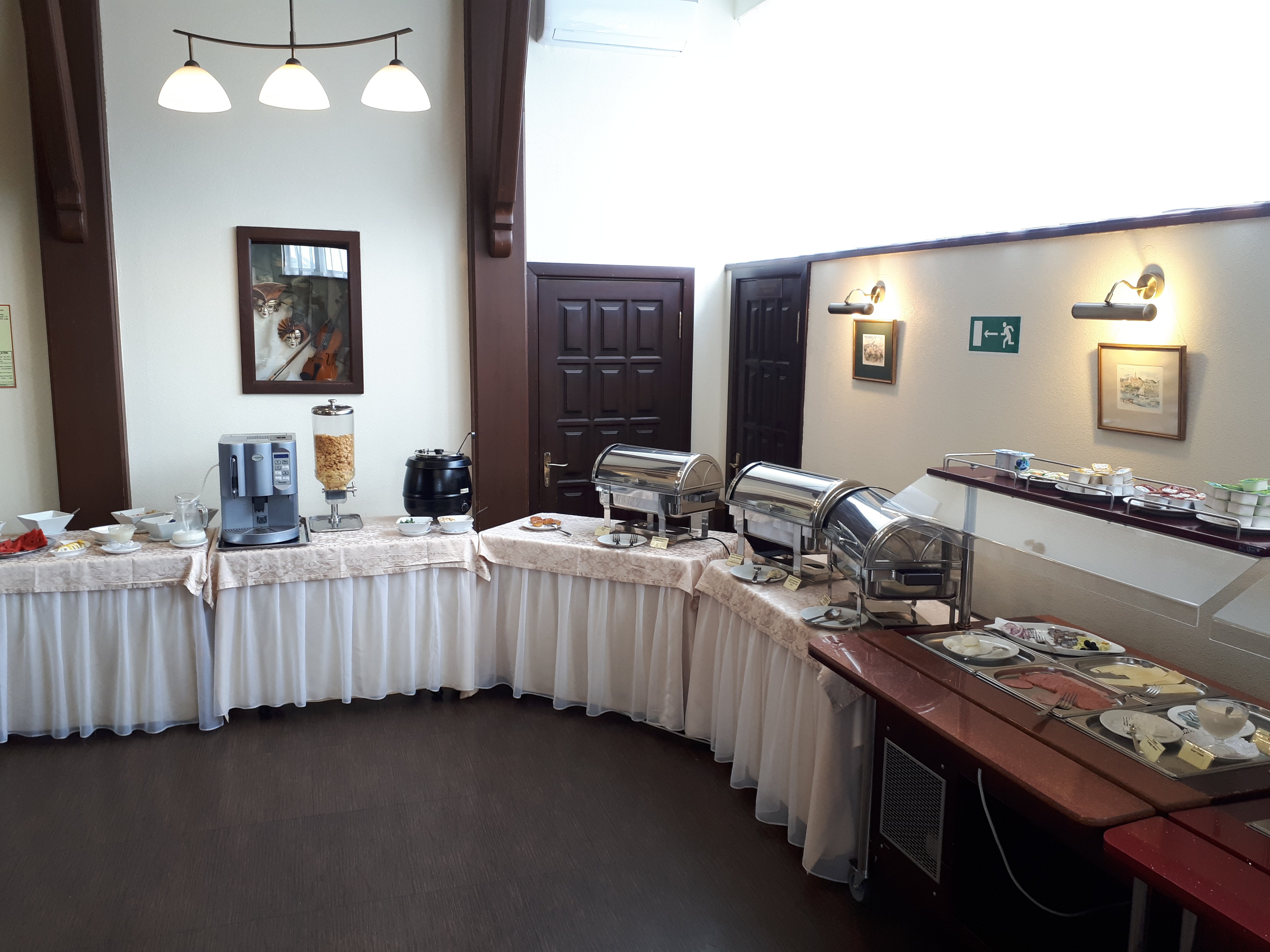 Tagil Hotel-餐饮