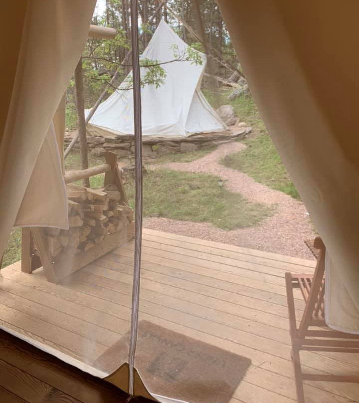 Under Canvas Mount Rushmore主图