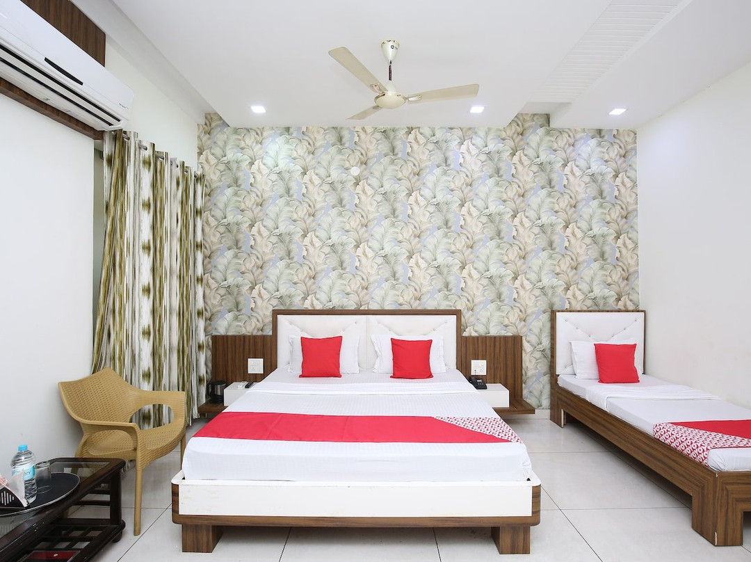 Hotel White City主图