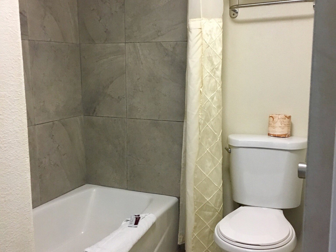 汉福德市区汽车旅馆主图