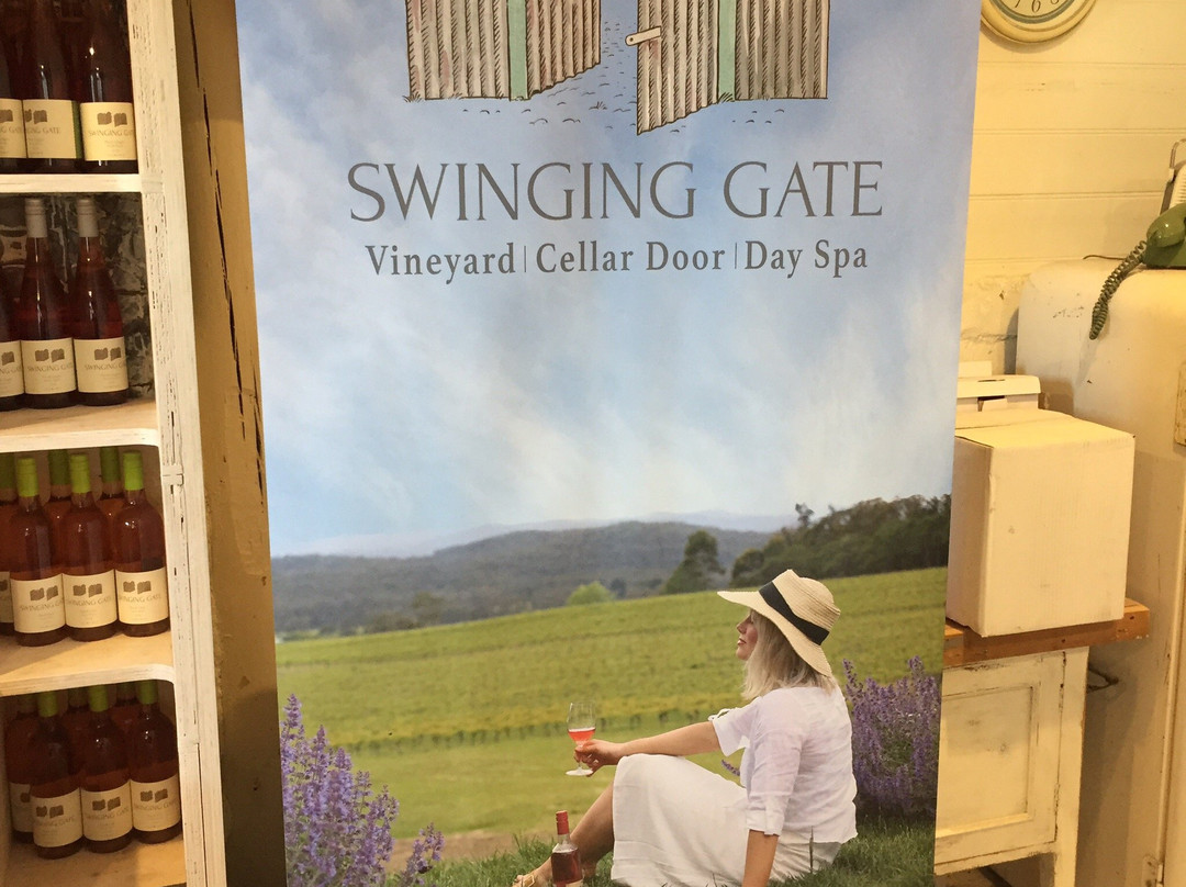 Swinging Gate Vineyard景点图片