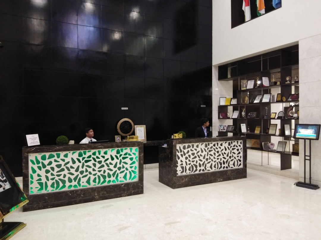 纳拉亚尼高地度假酒店主图