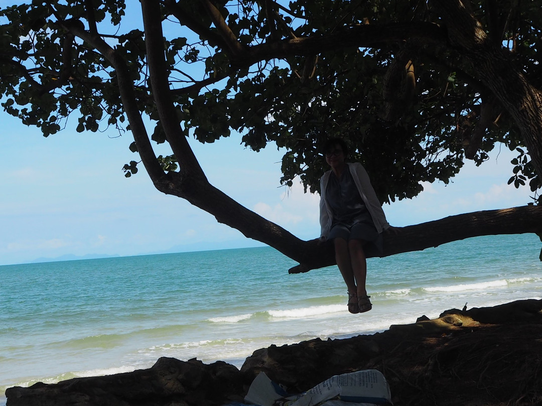 Rat Chakarun Beach-空艾必去景点