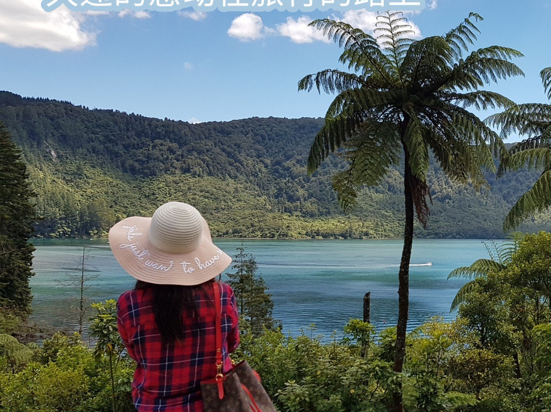 Lake Rotokakahi景点图片