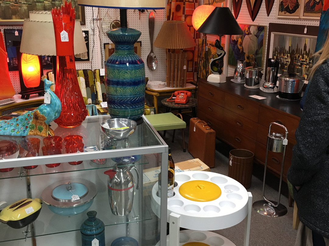 Mad Hatter Antique Mall景点图片
