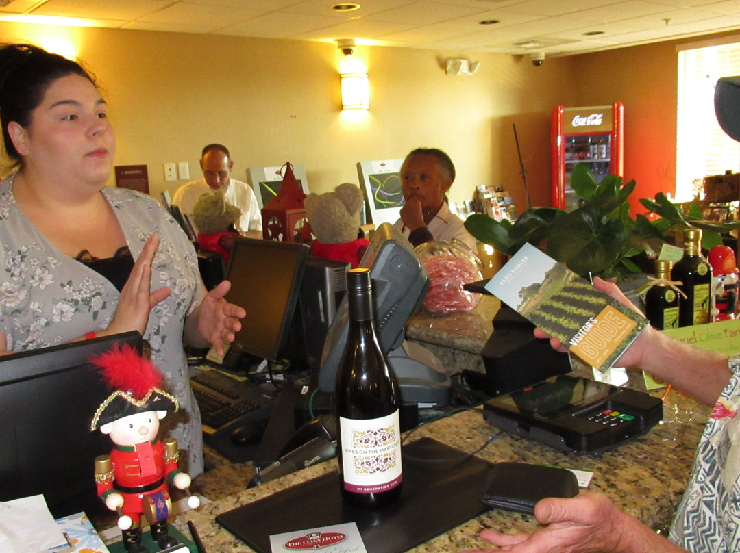 The Oaks Hotel & Suites主图